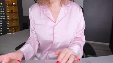 gigihadd online show from February 9, 4:22 pm