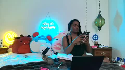 Snapshot of gigimcfee chatting on September 12, 4:34 am G Money online show from September 12, 4:34 am