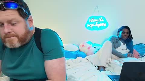 Snapshot of gigimcfee chatting on September 18, 4:03 am G Money online show from September 18, 4:03 am