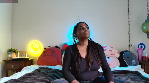 Snapshot of gigimcfee chatting on September 23, 9:18 pm G Money online show from September 23, 9:18 pm