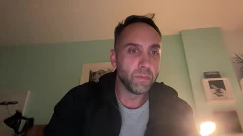 Snapshot of gilber10101 chatting on October 17, 1:09 am gilber10101 online show from October 17, 1:09 am