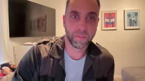 Snapshot of gilber10101 chatting on October 19, 7:47 pm gilber10101 online show from October 19, 7:47 pm