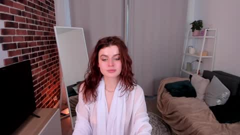 Snapshot of gin_yoon chatting on December 8, 12:41 pm Gin online show from December 8, 12:41 pm