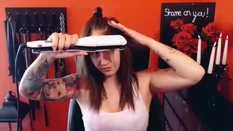 gina_hotlick online show from May 27, 8:00 am