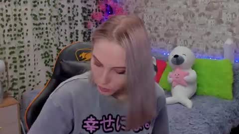 Snapshot of gina_lovelyy chatting on June 26, 3:00 am Gina online show from June 26, 3:00 am