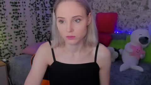 Snapshot of gina_lovelyy chatting on June 28, 1:00 am Gina online show from June 28, 1:00 am