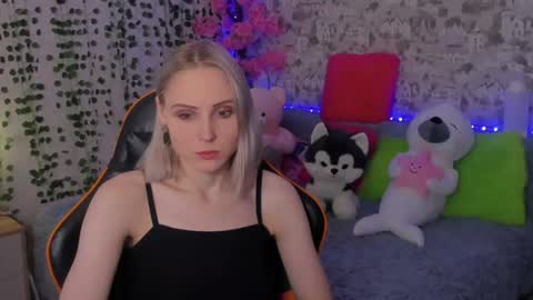 Snapshot of gina_lovelyy chatting on June 29, 1:01 am Gina online show from June 29, 1:01 am