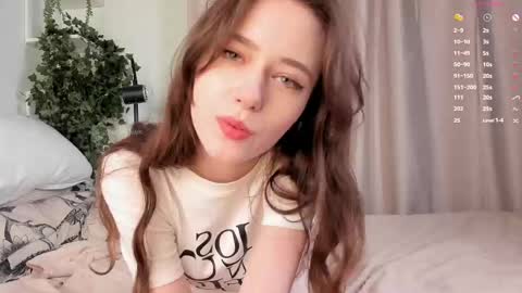 Snapshot of gina_vicious chatting on February 27, 8:20 pm Gina online show from February 27, 8:20 pm