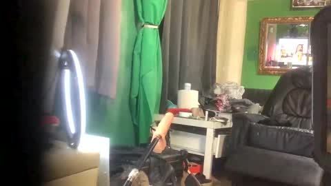 Snapshot of ginagender chatting on November 8, 10:41 pm GinaGender online show from November 8, 10:41 pm