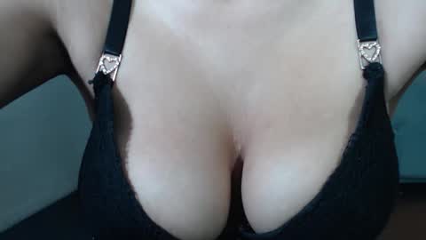 Snapshot of ginasailor chatting on January 13, 1:44 am ginasailor online show from January 13, 1:44 am