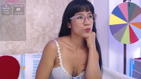 Ginebra online show from April 6, 8:10 pm