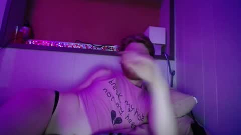 ginger_binj online show from October 6, 7:28 am