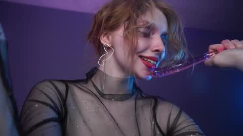        im expecting 350 thumbs up on my altar   online show from February 3, 1:09 am