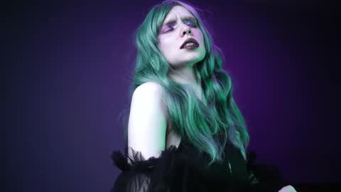        im expecting 350 thumbs up on my altar   online show from March 27, 10:09 pm