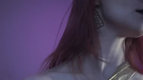 Snapshot of ginger_hugs chatting on June 15, 10:12 pm im expecting 350 thumbs up on my altar online show from June 15, 10:12 pm