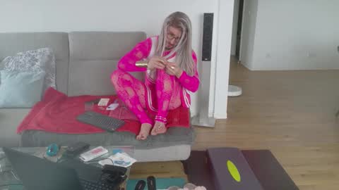 GingerPink online show from January 8, 10:50 am