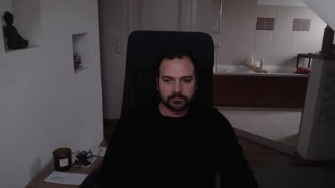 Snapshot of gintonik89 chatting on December 13, 1:33 pm gintonik89 online show from December 13, 1:33 pm