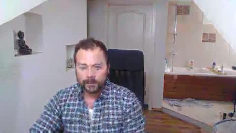 Snapshot of gintonik89 chatting on February 14, 1:51 pm gintonik89 online show from February 14, 1:51 pm