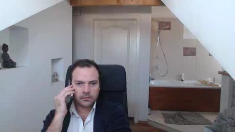 Snapshot of gintonik89 chatting on February 19, 7:28 am gintonik89 online show from February 19, 7:28 am