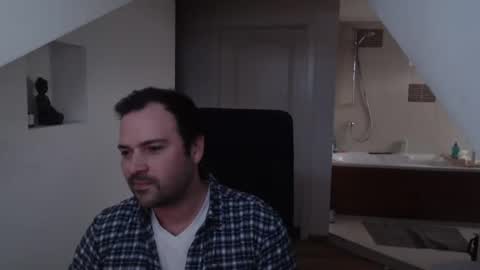 Snapshot of gintonik89 chatting on February 22, 4:30 pm gintonik89 online show from February 22, 4:30 pm