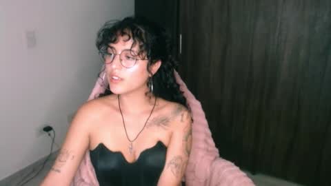 giny_bean online show from March 29, 4:12 am