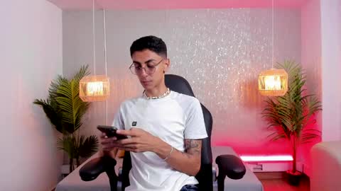 Snapshot of gio_carangi chatting on April 3, 3:37 am Gio Carangi online show from April 3, 3:37 am