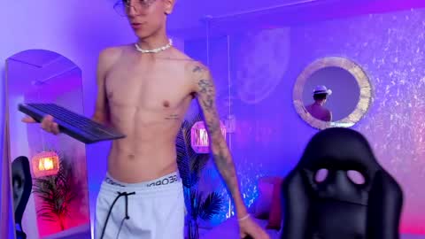 Snapshot of gio_carangi chatting on April 16, 4:24 am Gio Carangi online show from April 16, 4:24 am