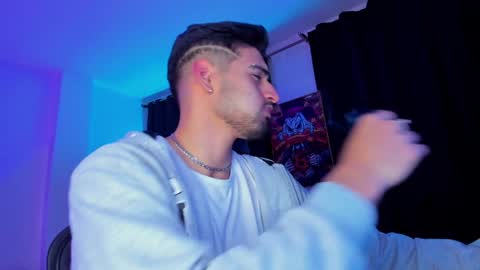 GIOMAR REYES online show from January 6, 3:20 am