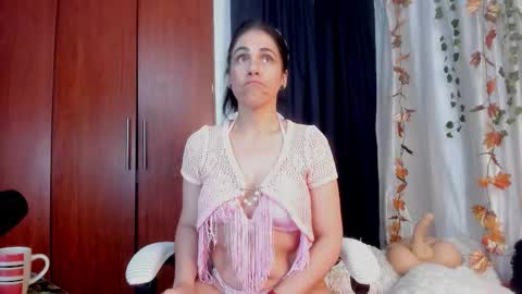 Snapshot of girasol_walton chatting on November 20, 9:42 am Girasol Walton online show from November 20, 9:42 am