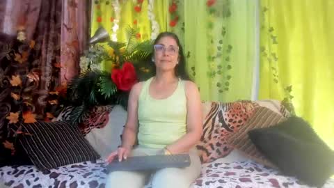 Girasol Walton online show from May 31, 1:29 pm