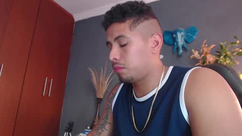 piggy boy online show from December 3, 8:39 pm