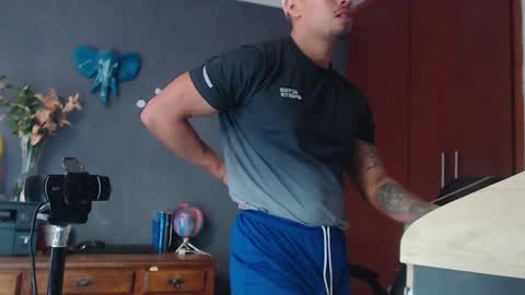 piggy boy online show from December 7, 2:46 pm