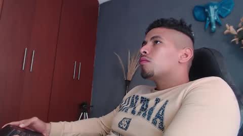 piggy boy online show from December 29, 3:57 pm