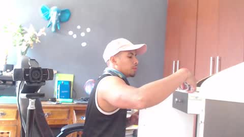 piggy boy online show from January 18, 6:21 pm