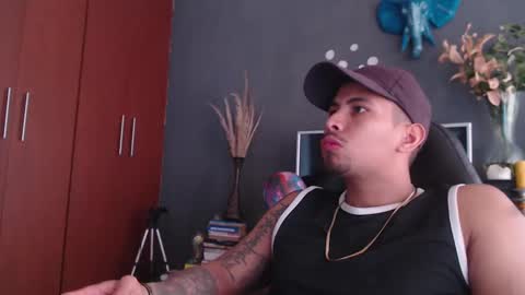 piggy boy online show from January 19, 5:39 pm