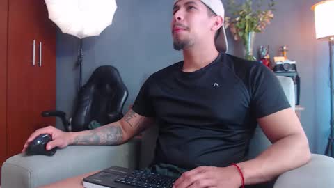 piggy boy online show from October 25, 4:13 pm