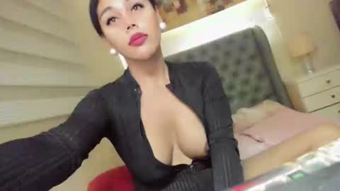 urGIRL online show from December 29, 7:43 pm