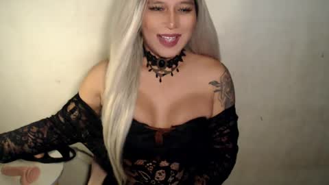 Snapshot of girl_seductionxoxo chatting on July 19, 5:33 am Nica online show from July 19, 5:33 am