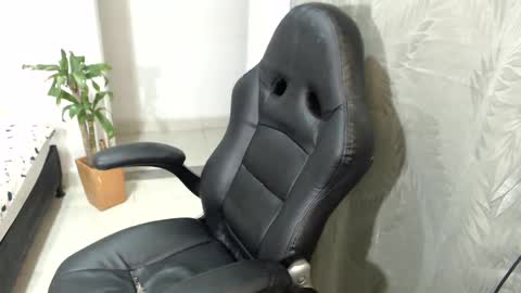 Snapshot of girlhot_tss chatting on December 26, 5:47 am Ariana Sophia. online show from December 26, 5:47 am