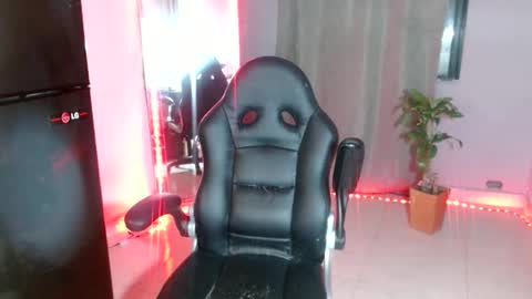 Snapshot of girlhot_tss chatting on February 23, 5:45 am Ariana Sophia. online show from February 23, 5:45 am