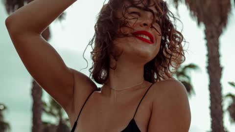 Snapshot of girlnextd00r_ chatting on December 4, 4:27 pm Hanna online show from December 4, 4:27 pm