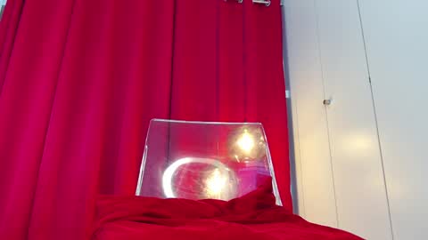 Snapshot of girlnextd00r_ chatting on December 15, 12:38 pm Hanna online show from December 15, 12:38 pm