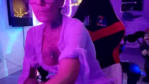 Snapshot of girls227445638252 chatting on November 8, 4:34 am girls227445638252 online show from November 8, 4:34 am