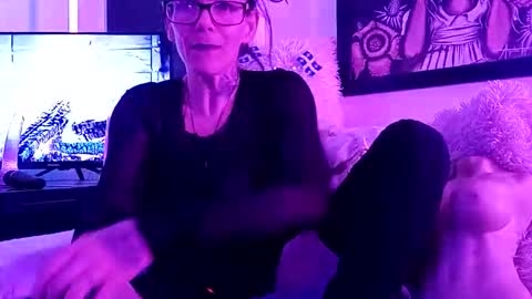 Snapshot of girls227445638252 chatting on February 22, 4:35 am girls227445638252 online show from February 22, 4:35 am