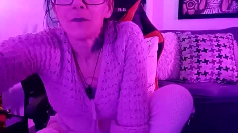 Snapshot of girls227445638252 chatting on March 2, 7:09 am girls227445638252 online show from March 2, 7:09 am