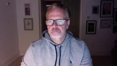 girlsandbikes online show from March 28, 12:21 am