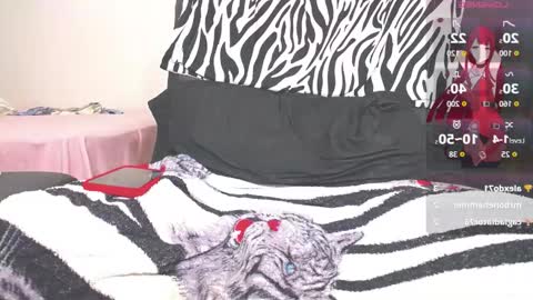 Snapshot of girltattoo__ chatting on February 2, 5:06 am kim online show from February 2, 5:06 am