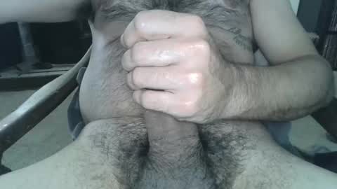 Snapshot of girthyhunguy chatting on January 5, 4:06 pm girthyhunguy online show from January 5, 4:06 pm