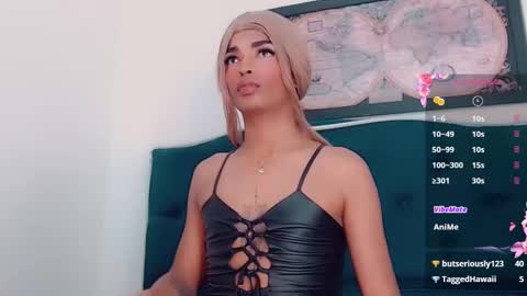 Snapshot of gisele_fox chatting on January 18, 12:46 am Gisel online show from January 18, 12:46 am