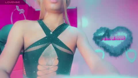 Snapshot of gisele_fox chatting on January 19, 4:22 am Gisel online show from January 19, 4:22 am